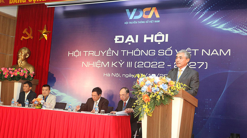 TS. Nguyễn Minh Hồng - Chủ tịch VDCA - báo cáo kết quả hoạt động Hội nhiệm kỳ II.