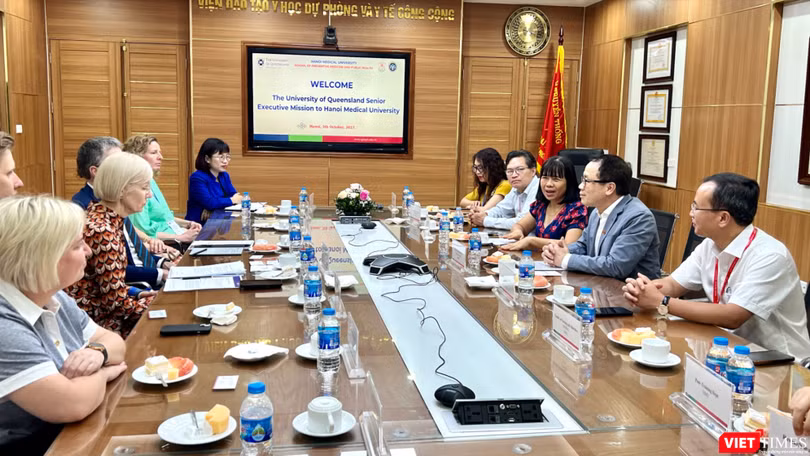 Lãnh đạo Trường Đại học Y Hà Nội làm việc với phái đoàn lãnh đạo cấp cao của Đại học Queensland về hợp tác trong đào tạo và nghiên cứu khoa học y tế