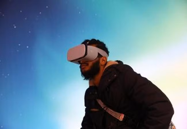 Tai nghe thực tế ảo (Ảnh Getty Image)