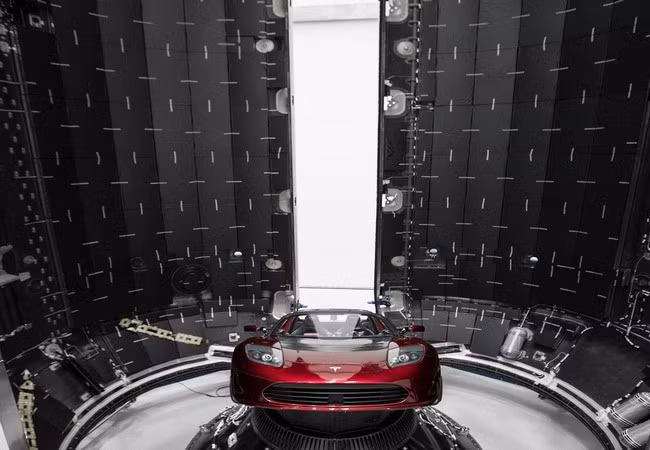 Đây là chiếc Tesla Roadster mà Elon Musk đang chuẩn bị đưa lên sao Hỏa ảnh 5