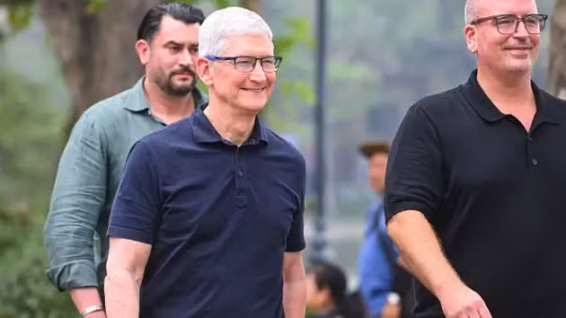 Tim Cook Ho Guom.jpg