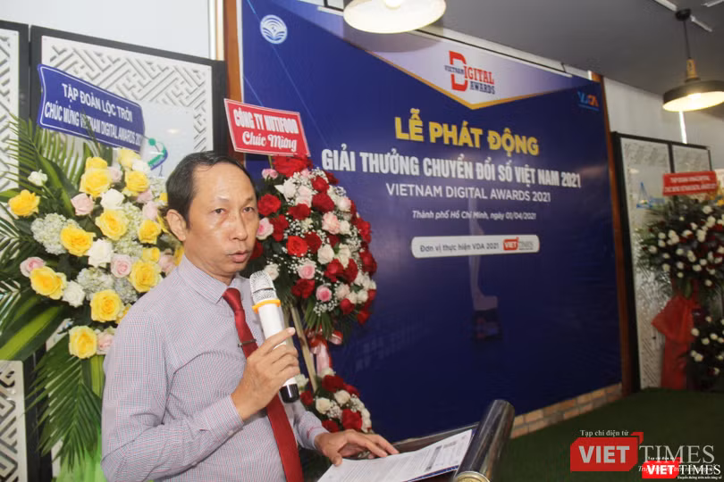 Ông Vũ Anh Tuấn - Tổng Thư ký Hội Tin học TP.HCM phát biểu tại buổi họp báo