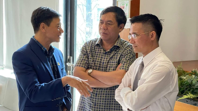 chuyên gia Đào Trung Thành trò chuyện với lãnh đạo Tạp chí điện tử VietTimes (ảnh: Trường Giang) chuyên gia Đào Trung Thành trò chuyện với lãnh đạo Tạp chí điện tử VietTimes (ảnh: Trường Giang)