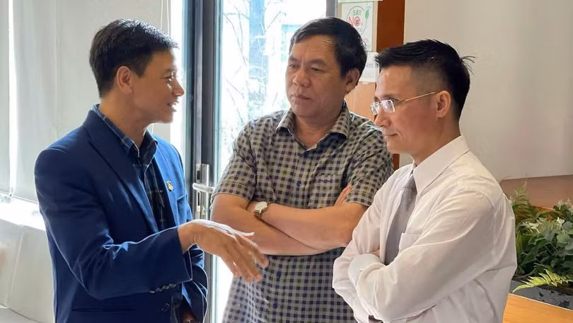 chuyên gia Đào Trung Thành trò chuyện với lãnh đạo Tạp chí điện tử VietTimes (ảnh: Trường Giang)