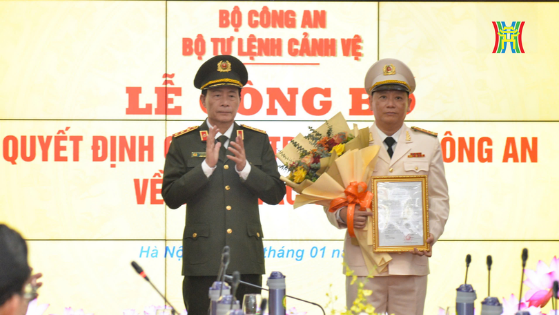 Thượng tướng Lê Quốc Hùng, Thứ trưởng Bộ Công trao quyết định của Bộ trưởng Công an điều động và bổ nhiệm đại tá Phạm Thanh Hùng giữ chức vụ Tư lệnh Bộ Tư lệnh Cảnh vệ.