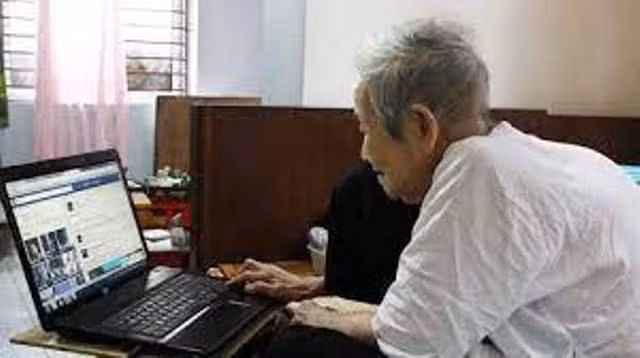 Máy tính và Internet ngày nay cũng là không thể thiếu với không ít người cao tuổi