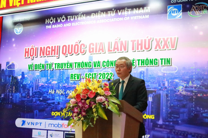 TS. Trần Đức Lai - Chủ tịch Hội Vô tuyến Điện tử Việt Nam phát biểu khai mạc