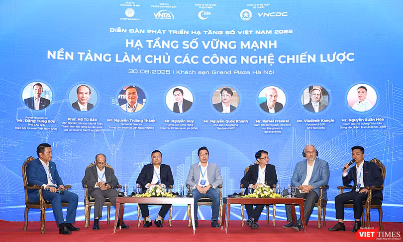 Các diễn giả tham dự Diễn đàn Phát triển Hạ tầng số 