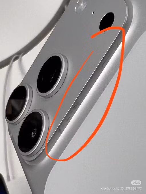 iPhone bi tray xuoc.png