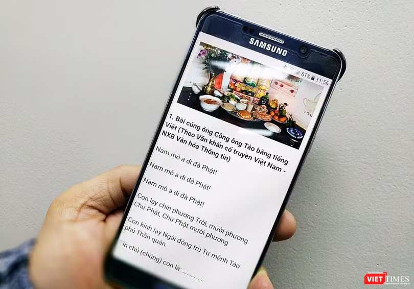 Có thể tìm bài khấn ông Táo bằng smartphone rất dễ dàng