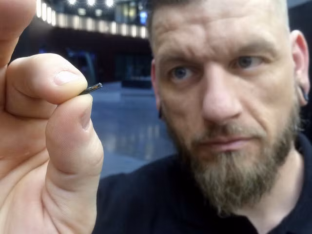 Ảnh: James Brooks / AP