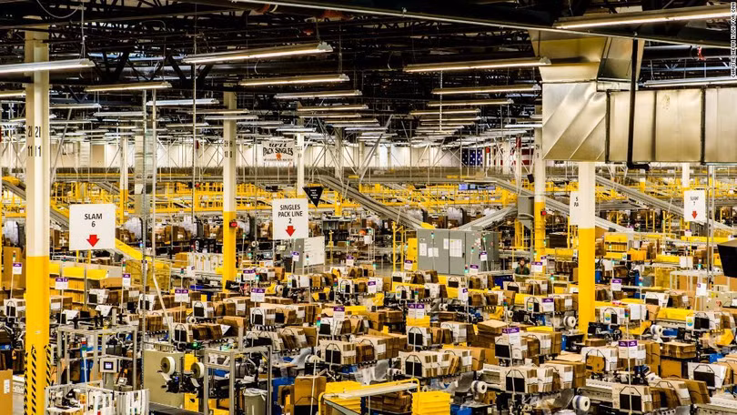 Một kho hàng của Amazon tại Kent, Washington.