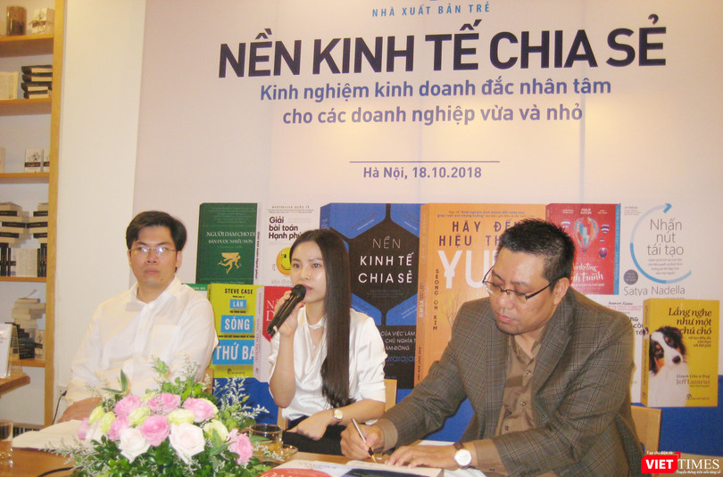 Ông Phạm Nam Long và bà Nguyễn Hoàng Anh - các đồng sáng lập của Startup Abivin cùng ông Nguyễn Đình Thành - Giám đốc điều hành Công ty CSCI Indochina