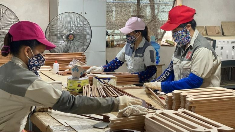 Theo VIS Rating, những ngành công nghiệp chính như đồ gỗ sẽ chịu ảnh hưởng khi Mỹ công bố thuế đối ứng 46% với Việt Nam. Ảnh: VGP/Đỗ Hương.