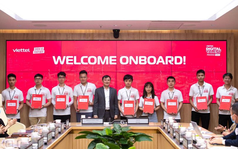 Các sinh viên được chọn có cơ hội được học hỏi, trau dồi kỹ năng tại Viettel