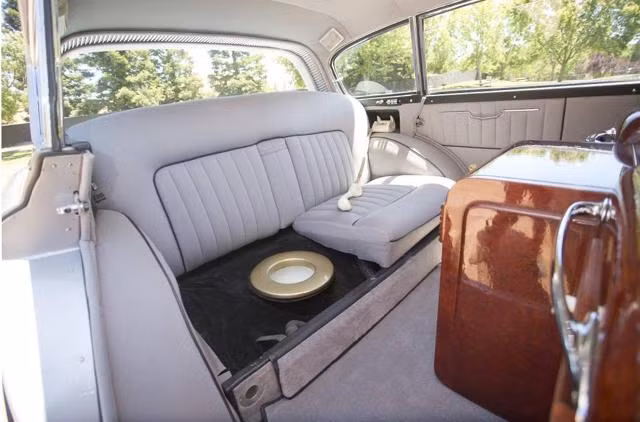 Cận cảnh "nhà vệ sinh" trên xe. 