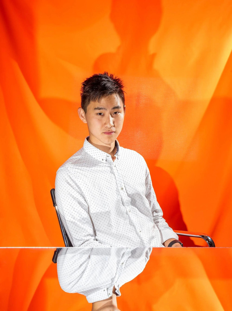 Alexandr Wang đã bỏ học tại MIT sau khi thành công với công việc kinh doanh của mình. Hiện công ty của Wang có doanh thu 100 triệu USD (ảnh FBNV)