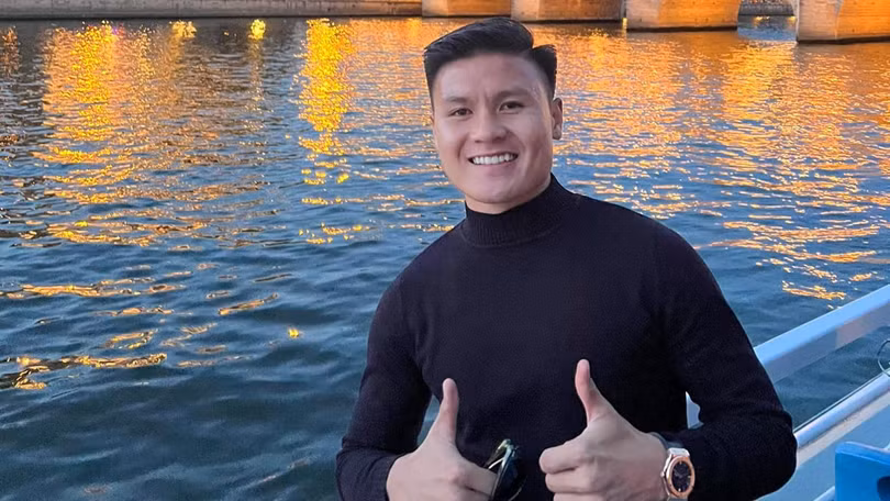 Quang Hải chụp ảnh tại Pháp cách đây ít ngày 