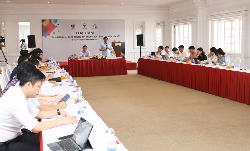 Hơn 30 nhà báo tham gia buổi Tọa đàm