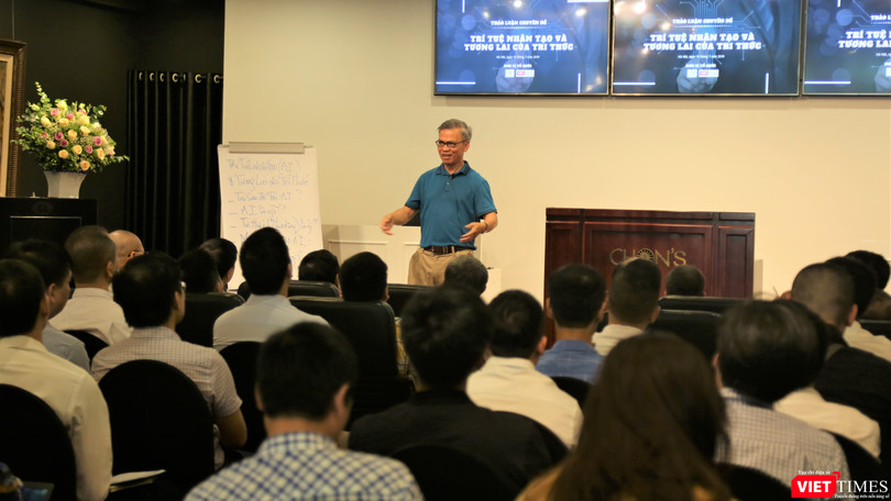 Một buổi thảo luận chuyên đề của CLB Cafe Số với diễn giả là Tiến sĩ Nguyễn Hữu Liêm (San Jose City College)