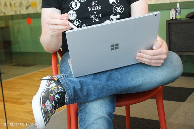 Microsoft ra mắt phiên bản Surface Book 2 với giá siêu đắt ảnh 12