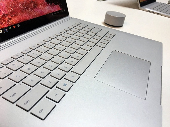 Microsoft ra mắt phiên bản Surface Book 2 với giá siêu đắt ảnh 9