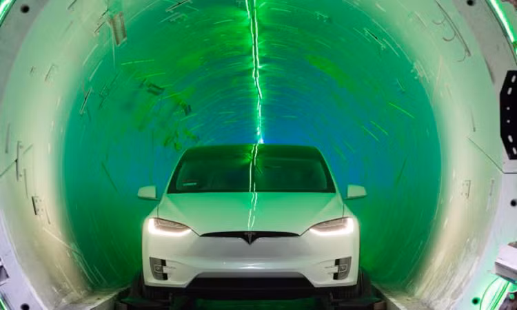 Xe điện Tesla trong đường hầm tốc hành của Elon Musk. Ảnh: The Boring Company
