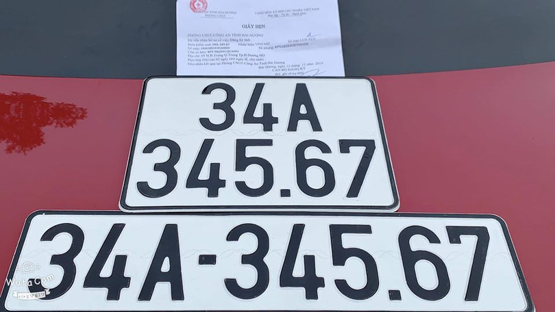 Tấm biển số xe gây xôn xao dư luận (Ảnh: Dân Việt) 