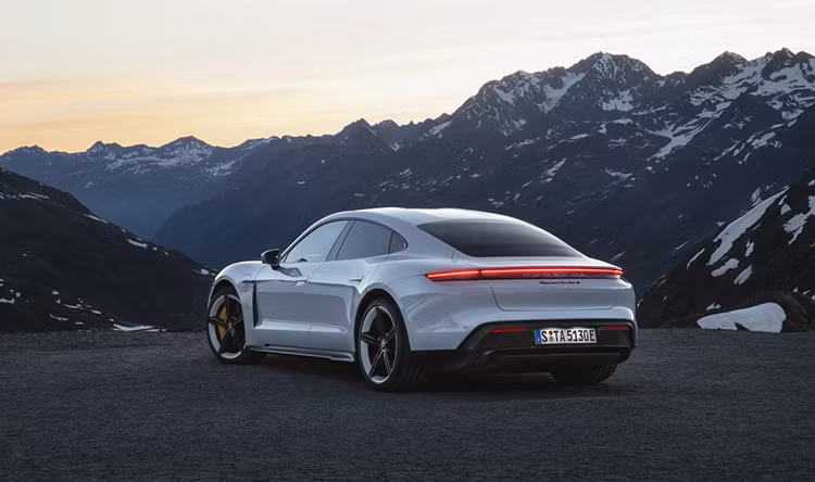 Porsche Taycan, xe chạy điện đầu tiên của hãng. Ảnh: Porsche 