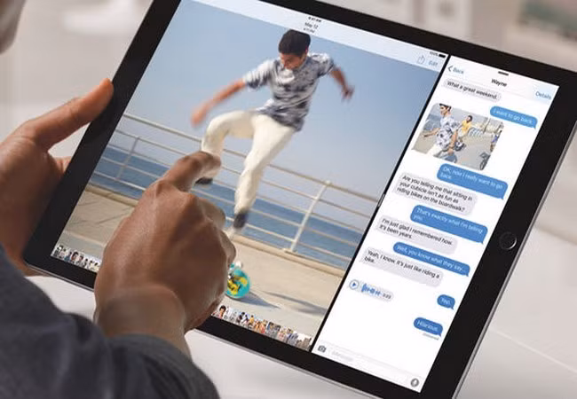 Màn hình iPad được tách để sử dụng hai ứng dụng đồng thời