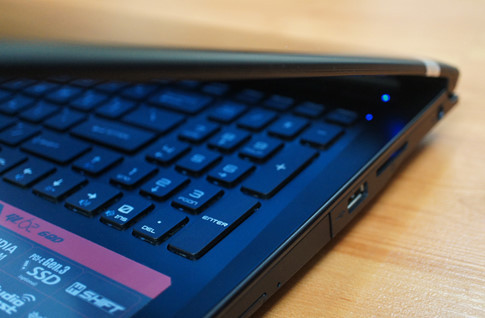 Khoảng cách giữa các phím khá lớn để giúp cho game thủ dễ thao tác khi chơi game.