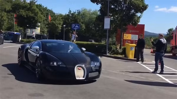 Một chiếc Bugatti Veyron, siêu xe thể thao được đánh giá là nhanh nhất thế giới.