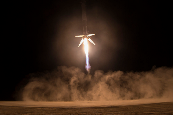 ...nơi có độ cao 35.786 - 42.164 km so với mực nước biển, nơi mà SpaceX đang có khá nhiều vệ tinh hoạt động trên đó.