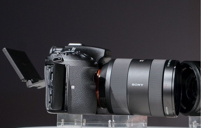 Hệ thống chống rung cảm biến 5 trục, quay phim 4K với profile S-log3.