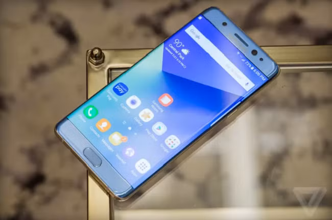 Cảm biến nhận diện bằng mống mắt có thể mở bất kỳ ứng dụng nào thay vì phải gõ mật khẩu.