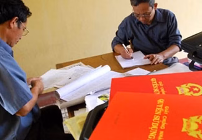 TP. HCM sẽ xem xét việc cấp sổ đỏ cho giấy tay mua bán đất.