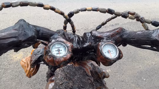 Đèn trước, đèn sau, còi, đề, xi-nhan và đồng hồ km đầy đủ.