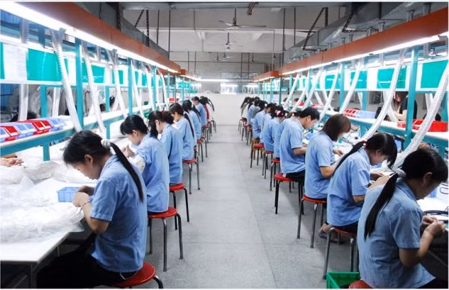 Lao động nữ Việt Nam rất được chủ sử dụng Malaysia tuyển dụng vào làm việc trong lĩnh vực dệt may - (Ảnh minh họa)