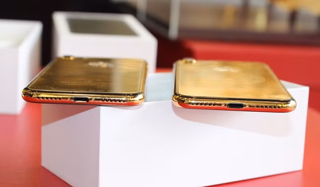 Để sở hữu chiếc iPhone mạ vàng như thế này, ngoài số tiền phải bỏ ra để mua sản phẩm khách hàng phải mất thêm khoảng 10 triệu đồng.