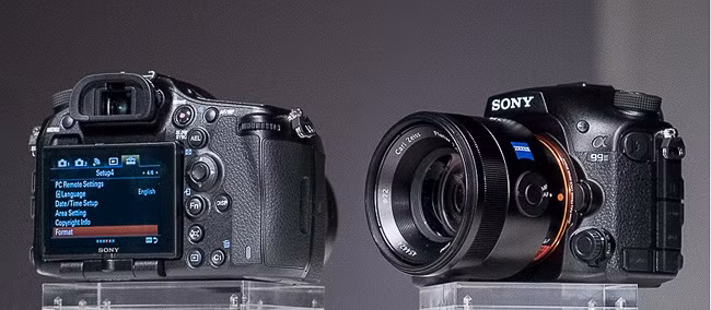 Chiếc Sony A99 II mới vừa ra mắt tại sự kiện Photokina 2016 tại Đức.