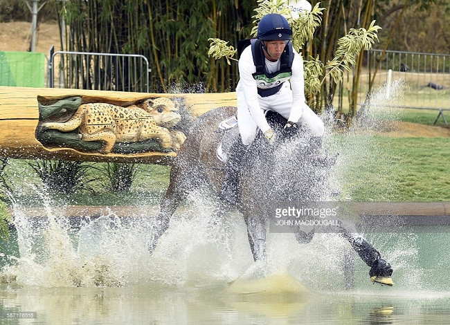 Vận động viên Mỹ đua tài tại Trung tâm đua ngựa Olympic.