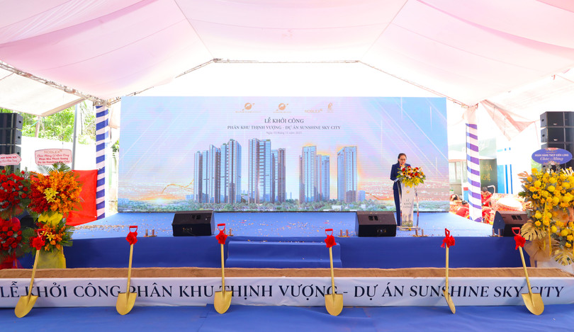 Bà Nguyễn Thụy Hoàng Dung – Phó Tổng Giám đốc Sunshine Group (phụ trách kinh doanh miền Nam) kiêm Phó Tổng Giám đốc NOBLEX phát biểu tại sự kiện.