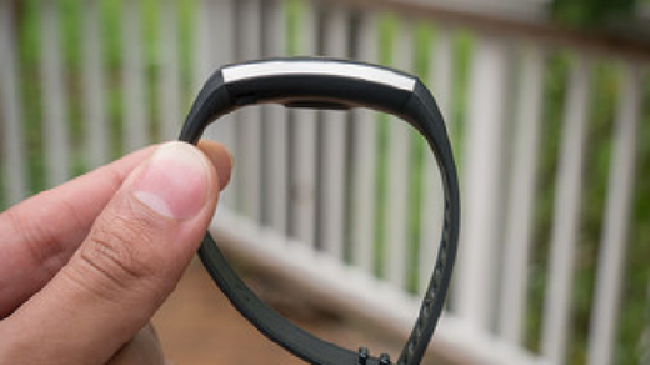 Trên tay đồng hồ thông minh Huawei Band 2 Pro ảnh 2