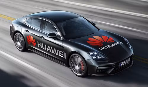 Chiếc Porsche Panamera được điều khiển bằng điện thoại di động với phần mềm AI của Huawei. Ảnh: Huawei