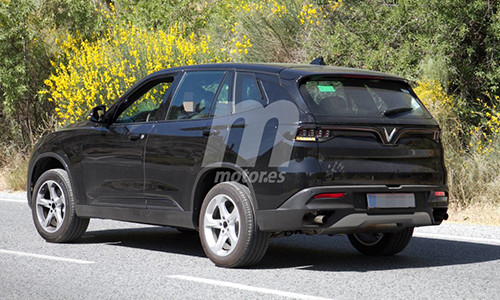 VinFast Lux SA2.0 xuất hiện trên đường phố Tây Ban Nha. Ảnh: Motor.es 