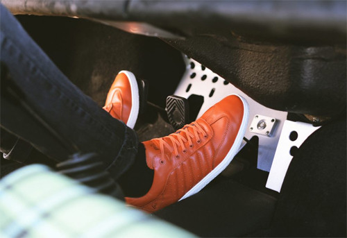 Các loại giày đế bằng phù hợp nhất khi lái ôtô. 