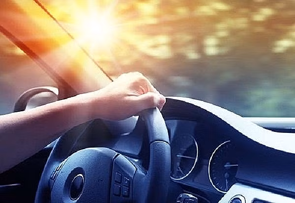 Tia UV vẫn có khả năng xuyên qua kính ô tô.