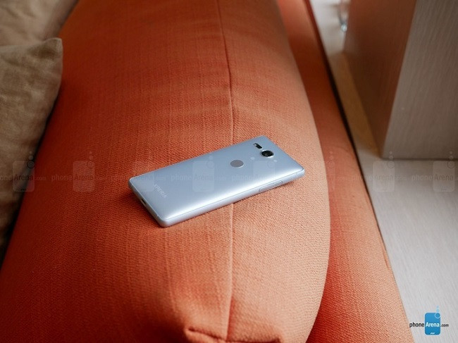 Đánh giá chi tiết Sony Xperia XZ2 Compact ảnh 3