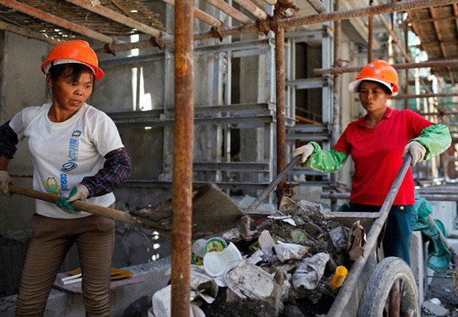 Theo số liệu từ Ngân Hàng Thế giới, có đến 68% số phụ nữ trên 15 tuổi ở Trung Quốc tham gia vào lực lượng lao động, trong khi đó ở Mỹ con số này chỉ là 58% (Ảnh Reuters)