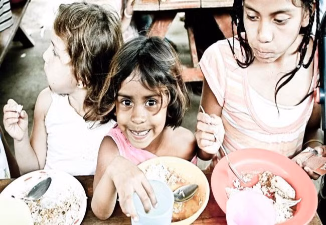 Thế giới hiện nay đã sản xuất đủ lương thực cho tất cả con người, nhưng chưa được phân bổ đều